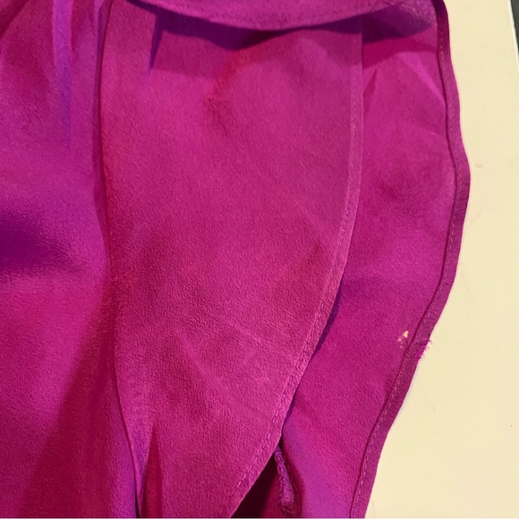 Banana Republic top SZ SP fair condition has tiny flaw, see last pic, on sleeve - Picture 9 of 9